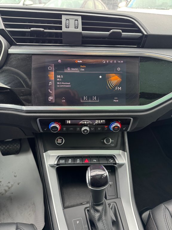 2022 Audi Q3 45 Cuir Toit Panoramique in Terrebonne, Quebec - 20 - w1024h768px