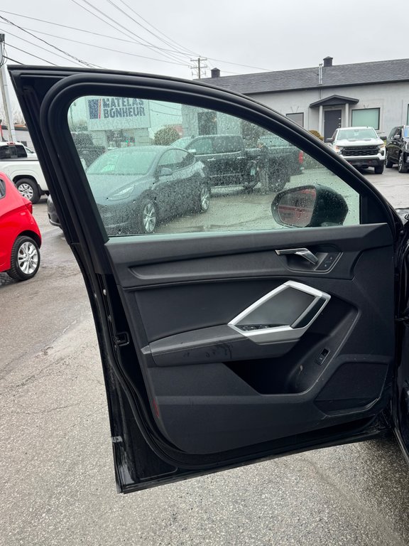 2022 Audi Q3 Komfort Toit Panoramique Bas Kilométrage in Terrebonne, Quebec - 7 - w1024h768px