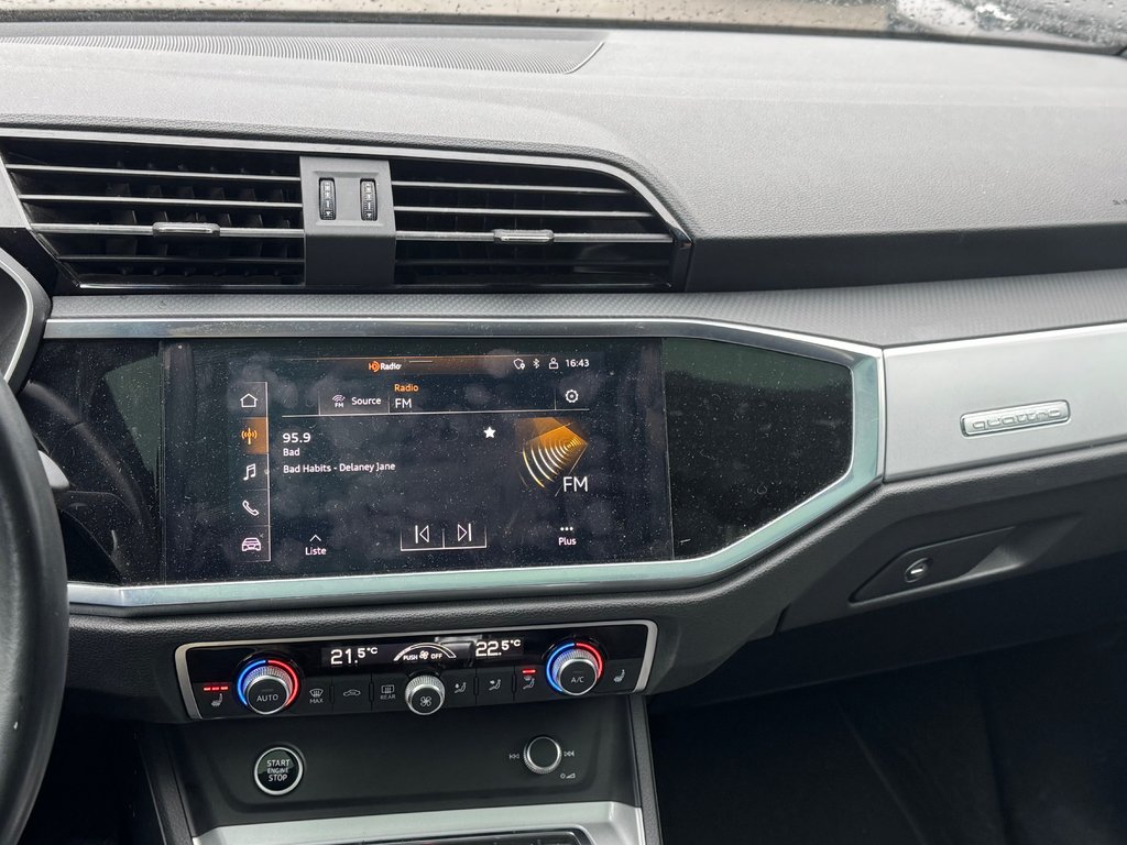 2022 Audi Q3 Komfort Toit Panoramique Bas Kilométrage in Terrebonne, Quebec - 18 - w1024h768px