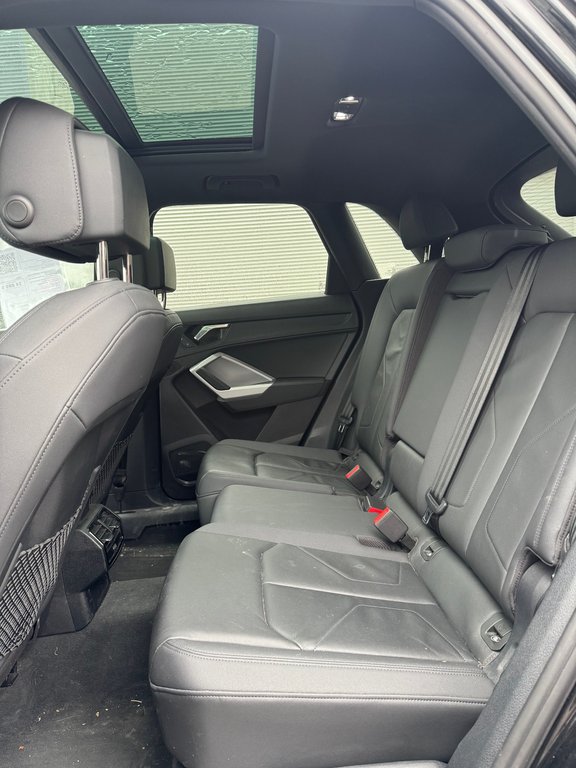 2022 Audi Q3 Komfort Toit Panoramique Bas Kilométrage in Terrebonne, Quebec - 10 - w1024h768px