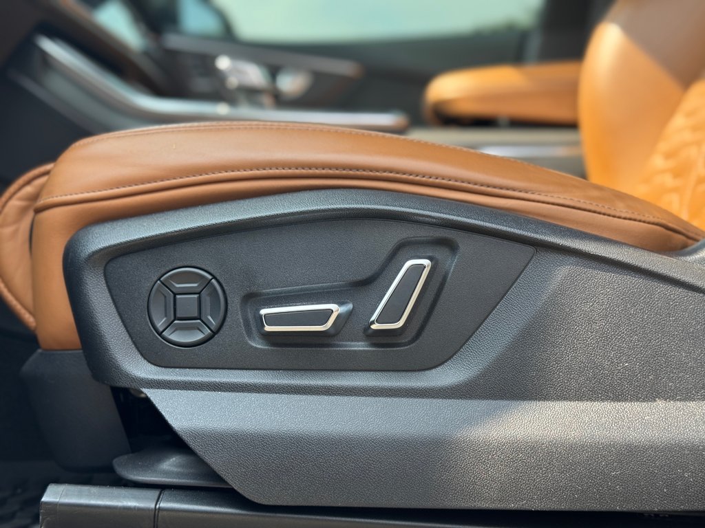 Audi RS Q8 Carbon Fiber Black Optic 23''  Bas Kilométrage 2022 à Terrebonne, Québec - 9 - w1024h768px