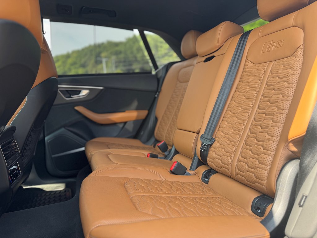 Audi RS Q8 Carbon Fiber Black Optic 23''  Bas Kilométrage 2022 à Terrebonne, Québec - 25 - w1024h768px