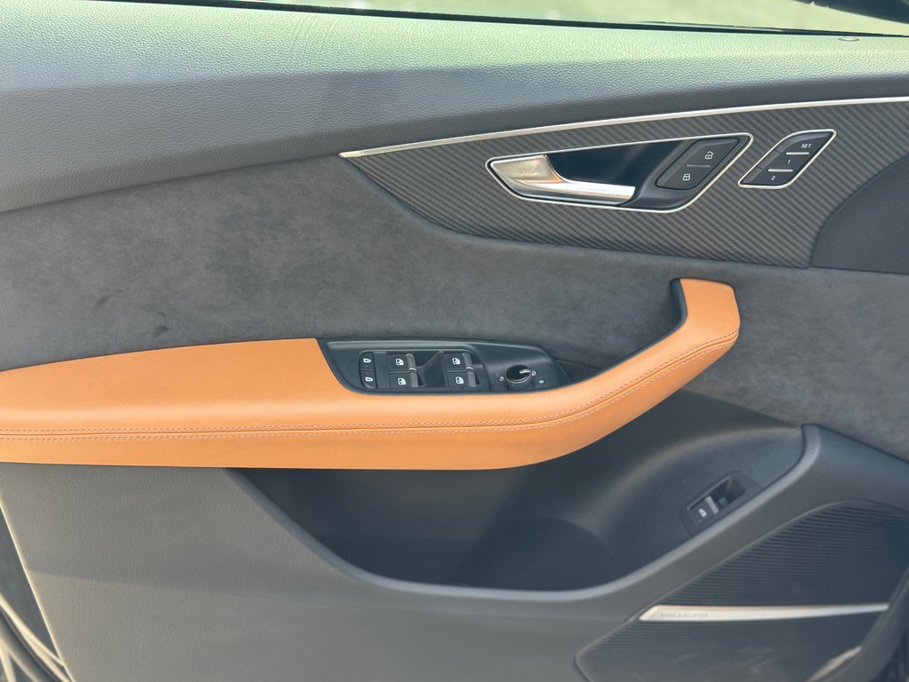 Audi RS Q8 Carbon Fiber Black Optic 23''  Bas Kilométrage 2022 à Terrebonne, Québec - 8 - w1024h768px