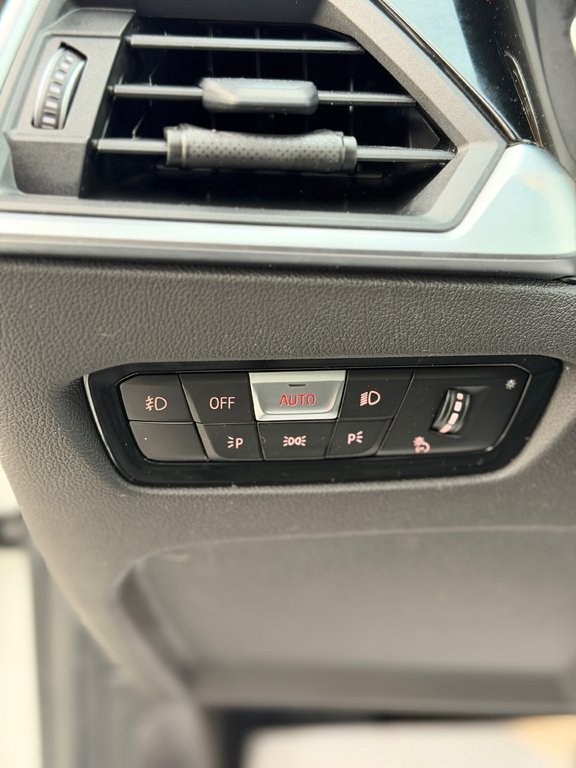 BMW 3 Series 330i xDrive Cuir Toit Ouvrant 2022 à Terrebonne, Québec - 12 - w1024h768px