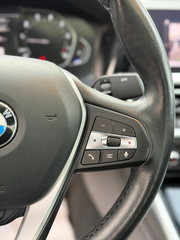 BMW 3 Series 330i xDrive Cuir Toit Ouvrant 2022 à Terrebonne, Québec - 15 - w1024h768px