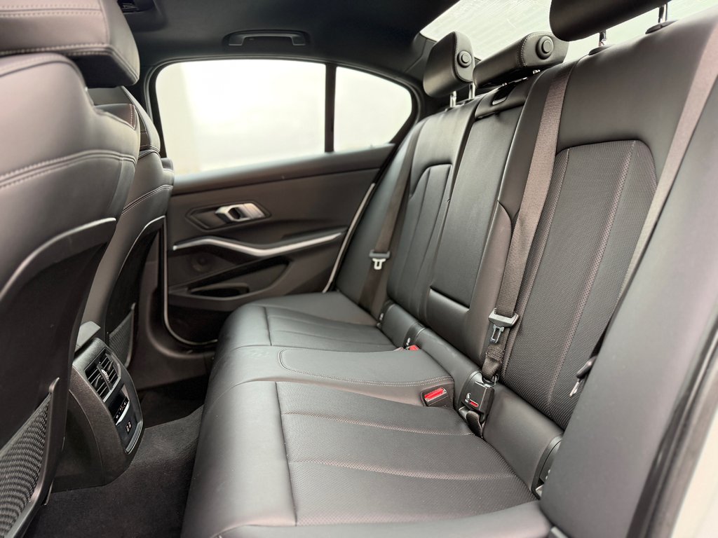 BMW 3 Series 330i xDrive Cuir Toit Ouvrant 2022 à Terrebonne, Québec - 25 - w1024h768px