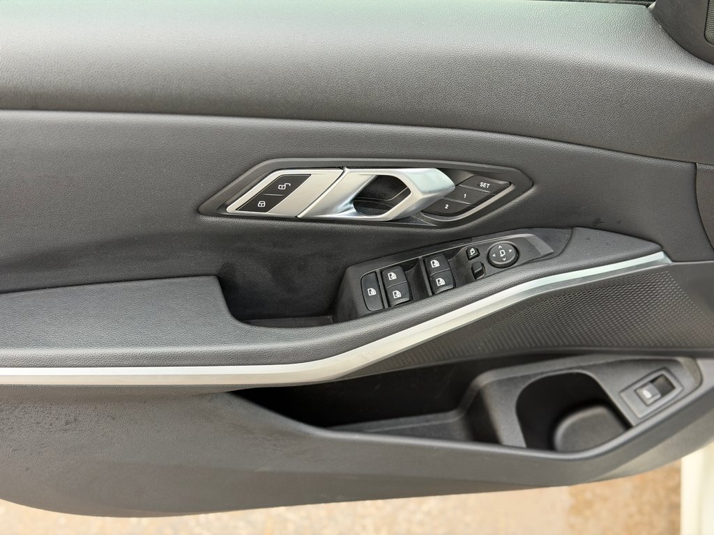 BMW 3 Series 330i xDrive Cuir Toit Ouvrant 2022 à Terrebonne, Québec - 8 - w1024h768px