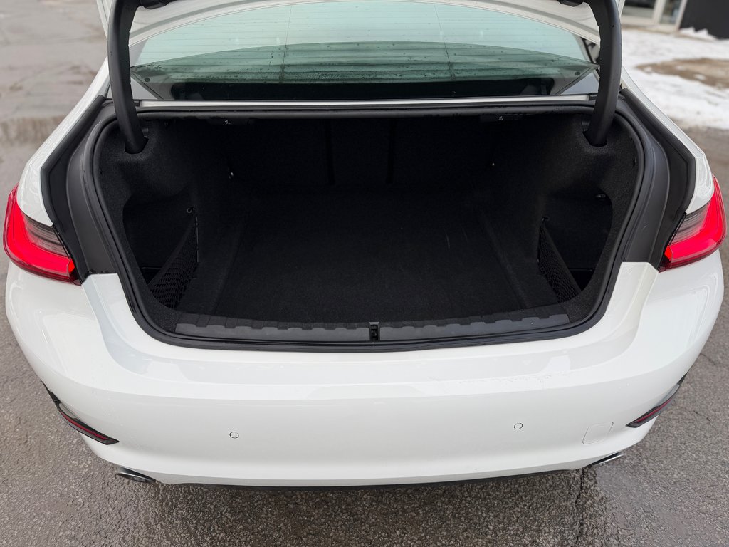 BMW 3 Series 330i xDrive Cuir Toit Ouvrant 2022 à Terrebonne, Québec - 26 - w1024h768px