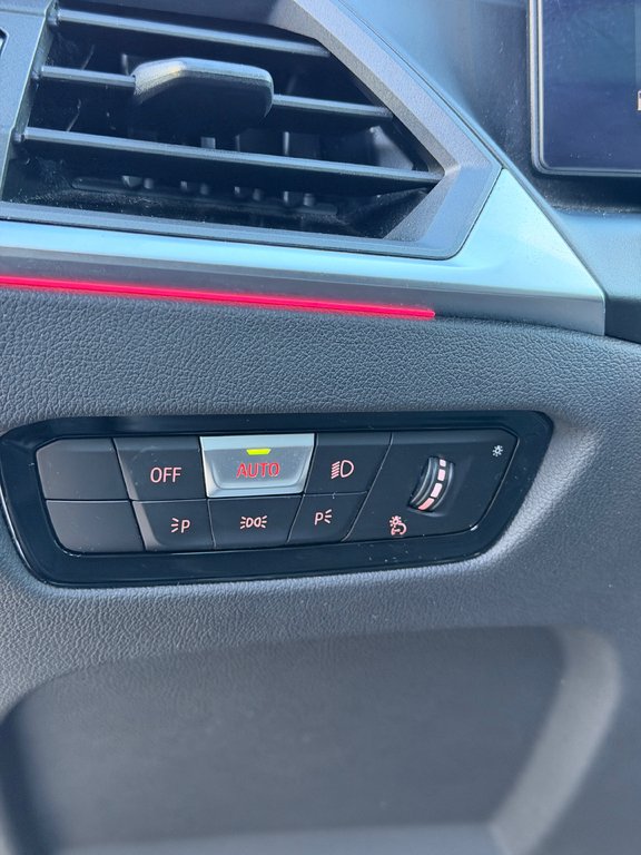 BMW 3 Series 330e xDrive Cuir Toit Ouvrant Bas Kilométrage 2023 à Terrebonne, Québec - 13 - w1024h768px