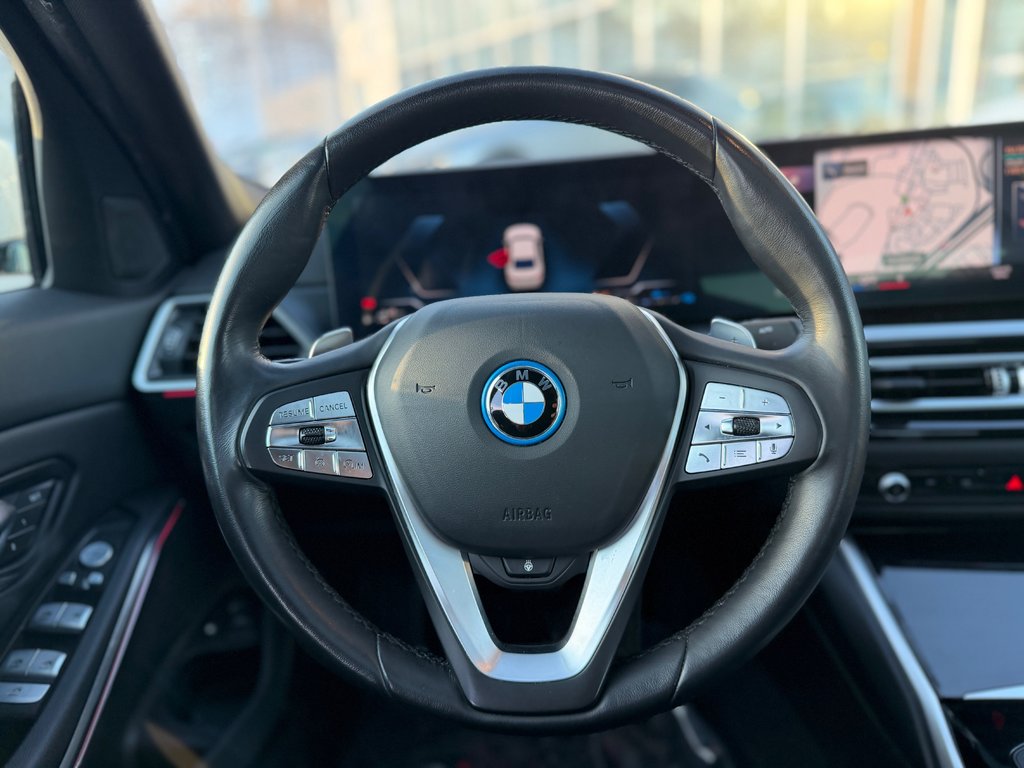 BMW 3 Series 330e xDrive Cuir Toit Ouvrant Bas Kilométrage 2023 à Terrebonne, Québec - 22 - w1024h768px