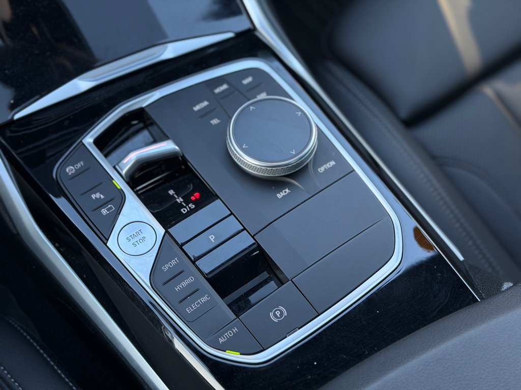 BMW 3 Series 330e xDrive Cuir Toit Ouvrant Bas Kilométrage 2023 à Terrebonne, Québec - 21 - w1024h768px