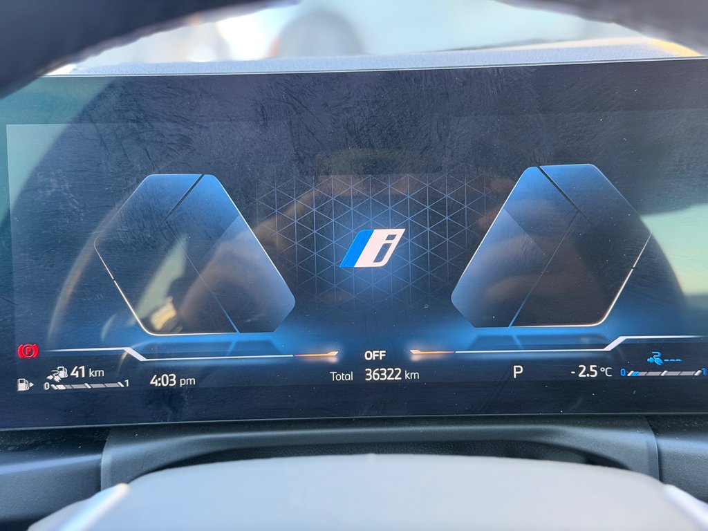 BMW 3 Series 330e xDrive Cuir Toit Ouvrant Bas Kilométrage 2023 à Terrebonne, Québec - 16 - w1024h768px