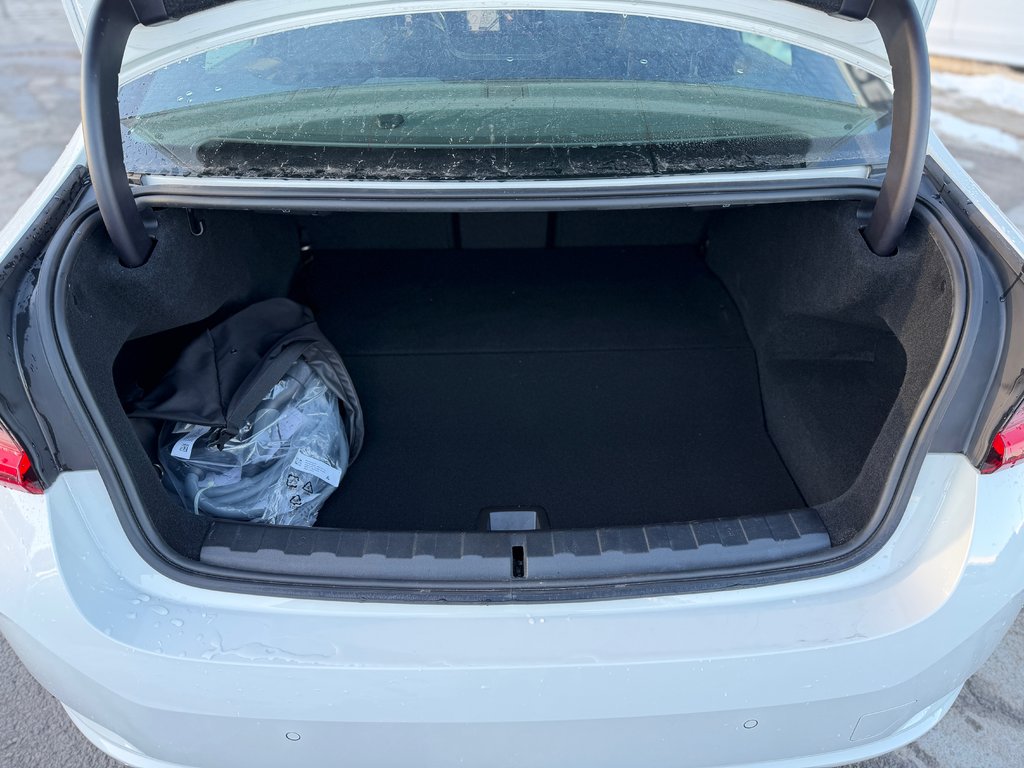 BMW 3 Series 330e xDrive Cuir Toit Ouvrant Bas Kilométrage 2023 à Terrebonne, Québec - 26 - w1024h768px