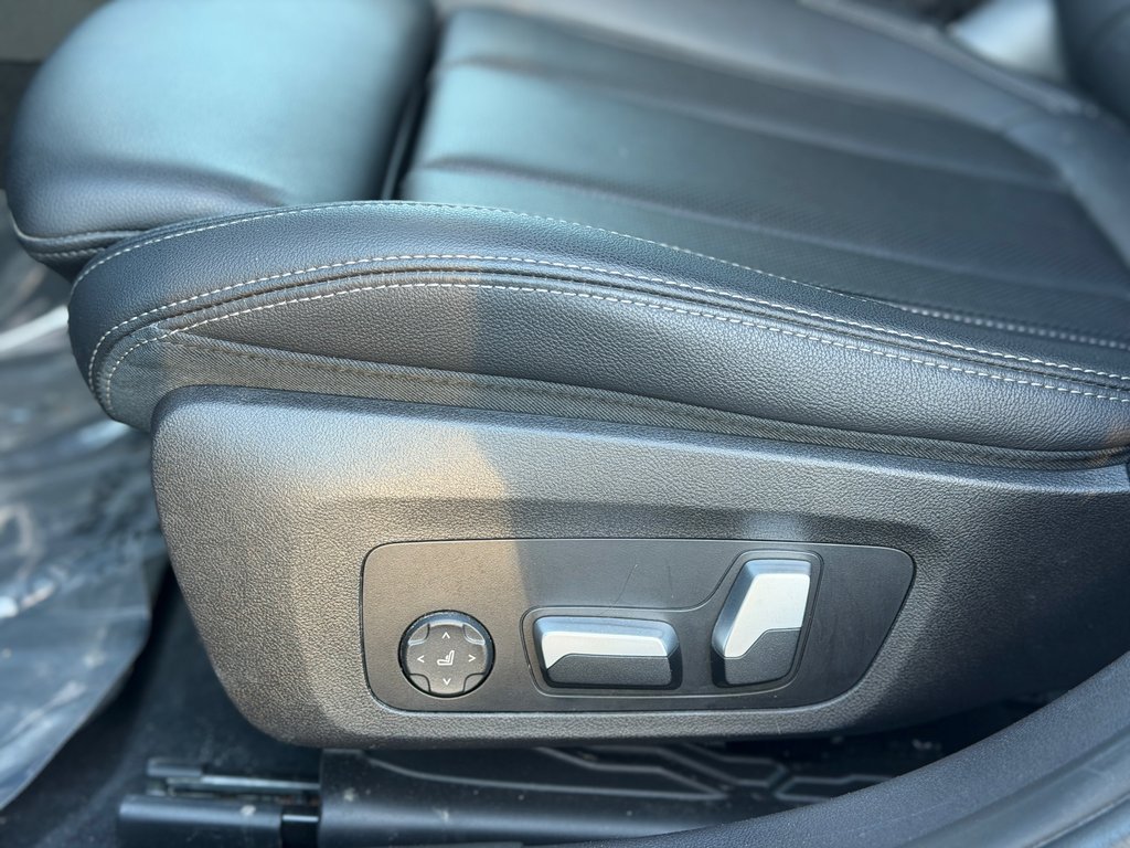 BMW 3 Series 330e xDrive Cuir Toit Ouvrant Bas Kilométrage 2023 à Terrebonne, Québec - 9 - w1024h768px