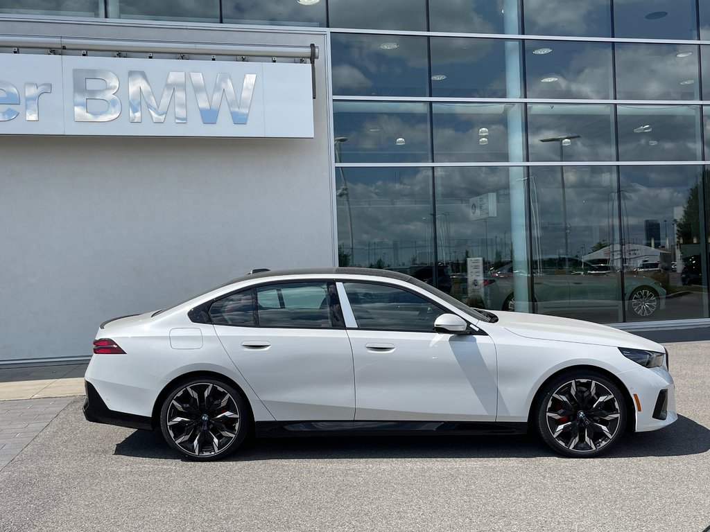 2024 BMW 530i xDrive Sedan, M Sport Package in Terrebonne, Quebec - 3 - w1024h768px