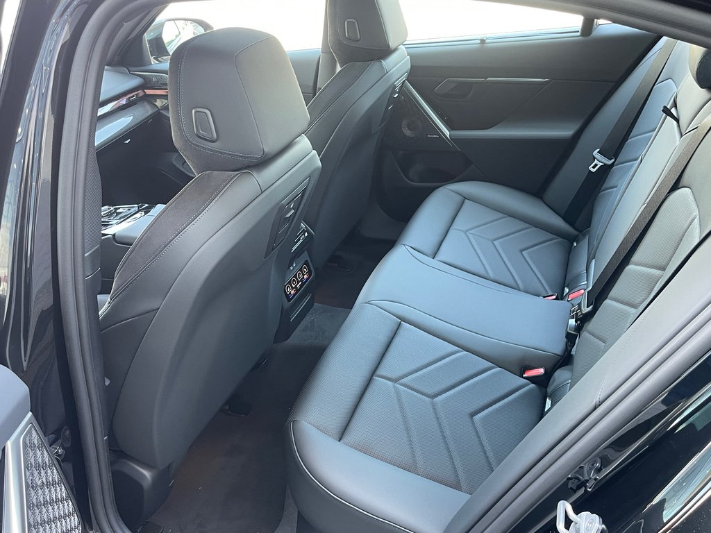 2026 BMW 530I XDrive Sedan in Terrebonne, Quebec - 12 - w1024h768px
