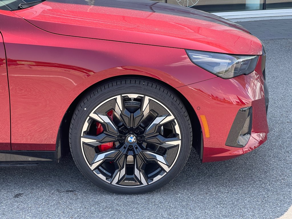 2026 BMW 550e XDrive in Terrebonne, Quebec - 6 - w1024h768px