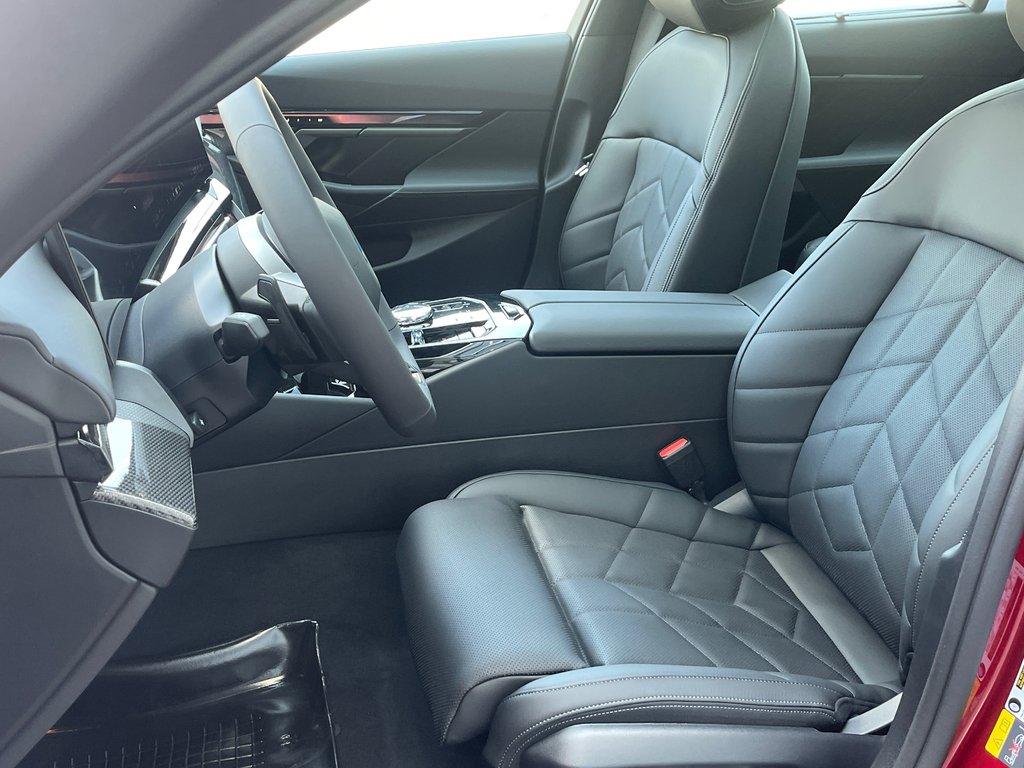2026 BMW 550e XDrive in Terrebonne, Quebec - 10 - w1024h768px