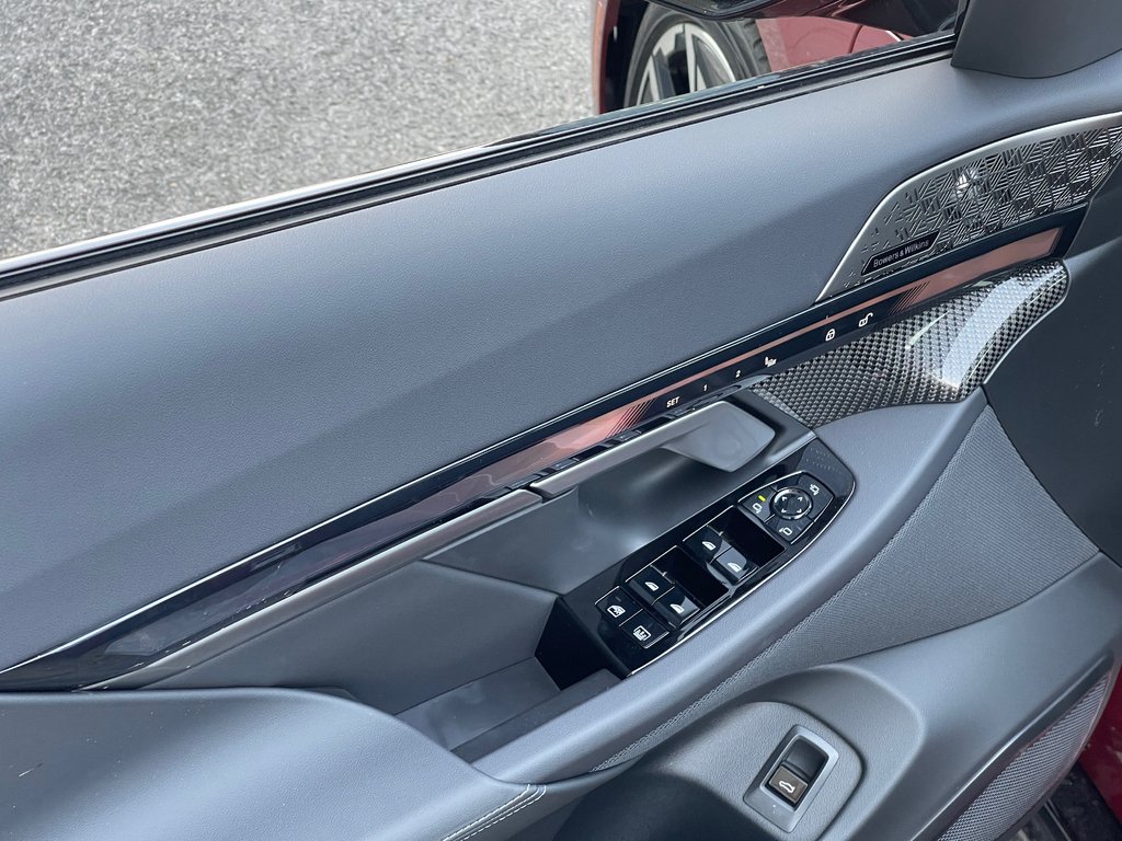 2026 BMW 550e XDrive in Terrebonne, Quebec - 14 - w1024h768px