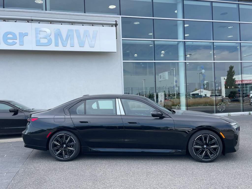 BMW 750e XDrive Sedan 2025 à Terrebonne, Québec - 3 - w1024h768px