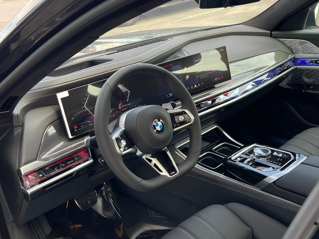 2025 BMW 760i XDrive Sedan in Terrebonne, Quebec - 9 - w1024h768px
