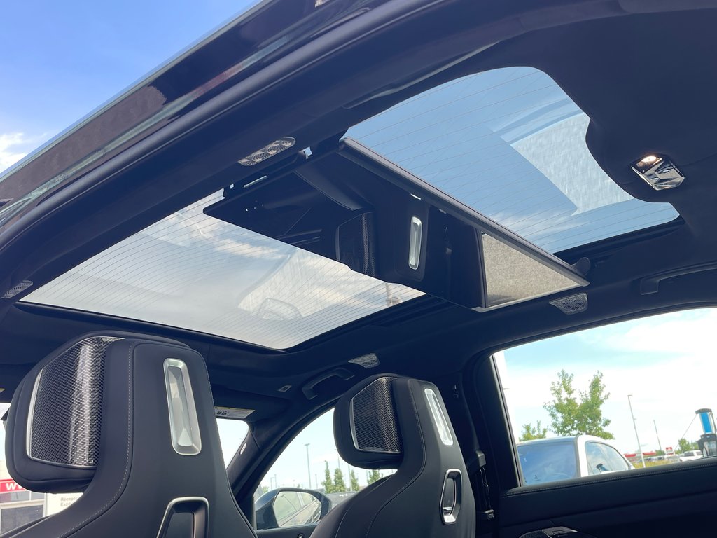 2025 BMW 760i XDrive Sedan in Terrebonne, Quebec - 8 - w1024h768px
