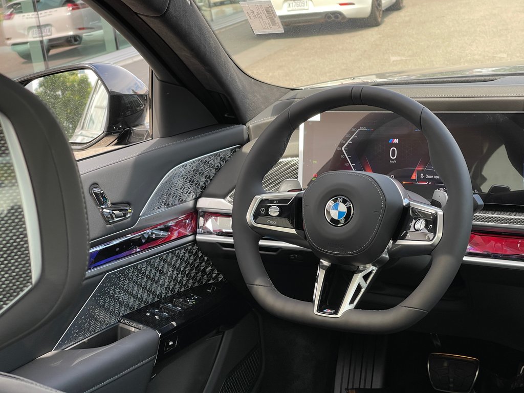 2025 BMW 760i XDrive Sedan in Terrebonne, Quebec - 15 - w1024h768px