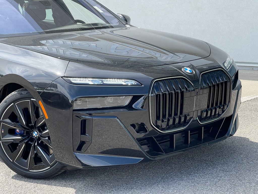 2025 BMW 760i XDrive Sedan in Terrebonne, Quebec - 6 - w1024h768px