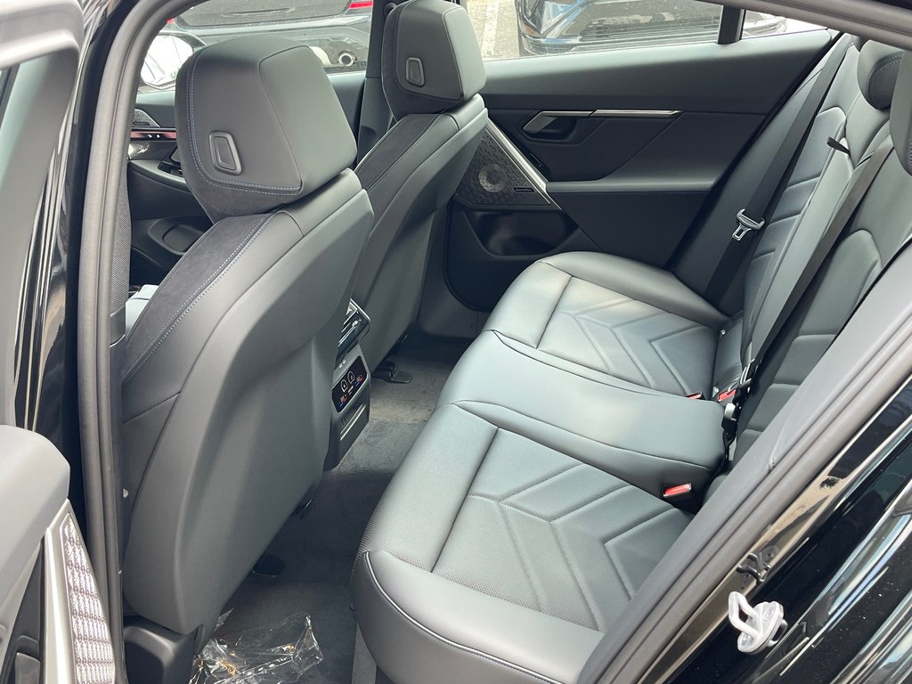 2026 BMW I5 XDrive40 Sedan in Terrebonne, Quebec - 11 - w1024h768px