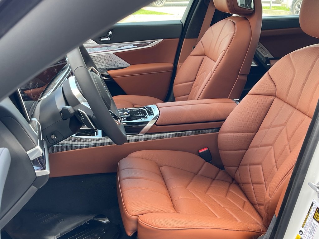 2025 BMW I7 XDrive60 Sedan in Terrebonne, Quebec - 10 - w1024h768px