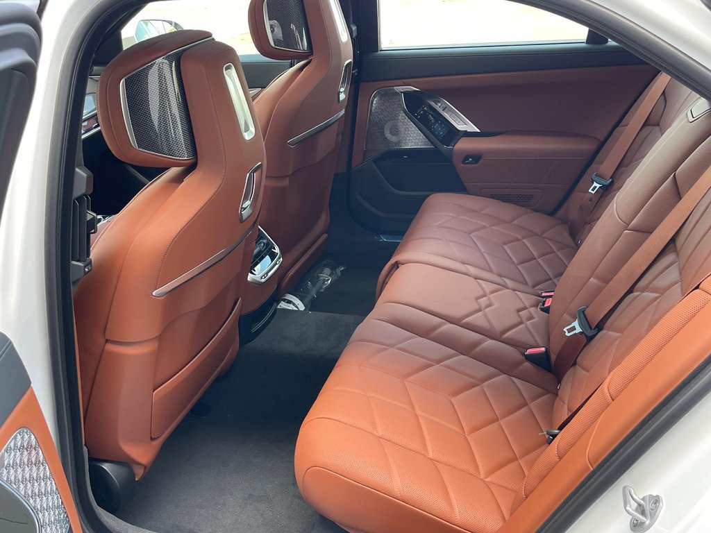 2025 BMW I7 XDrive60 Sedan in Terrebonne, Quebec - 11 - w1024h768px