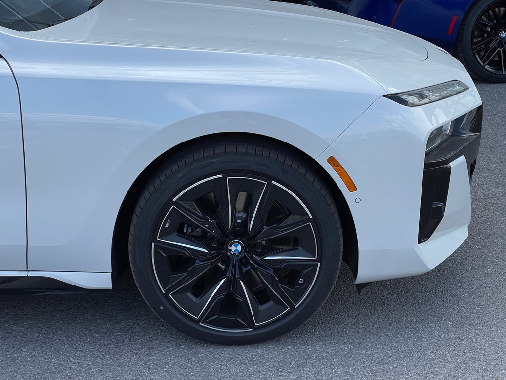 2025 BMW I7 XDrive60 Sedan in Terrebonne, Quebec - 7 - w1024h768px