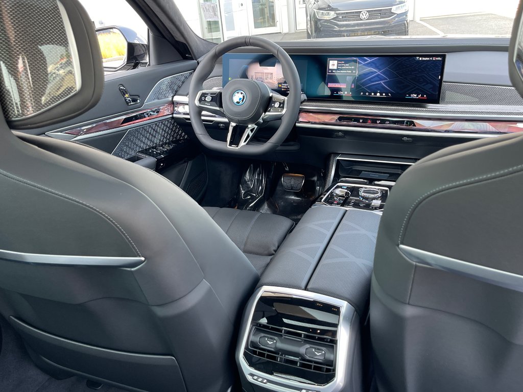 2025 BMW I7 XDrive60 Sedan in Terrebonne, Quebec - 13 - w1024h768px
