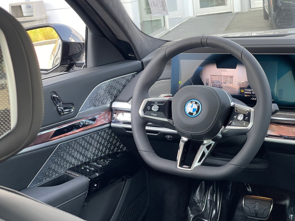 2025 BMW I7 XDrive60 Sedan in Terrebonne, Quebec - 15 - w1024h768px