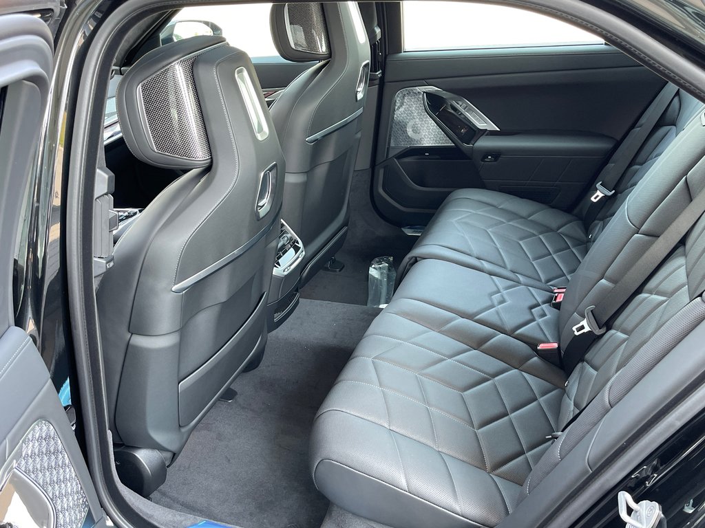 2025 BMW I7 XDrive60 Sedan in Terrebonne, Quebec - 11 - w1024h768px
