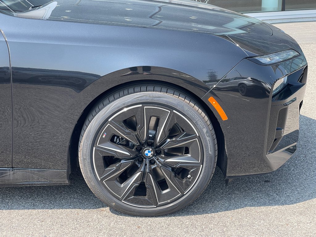 2025 BMW I7 XDrive60 Sedan in Terrebonne, Quebec - 7 - w1024h768px