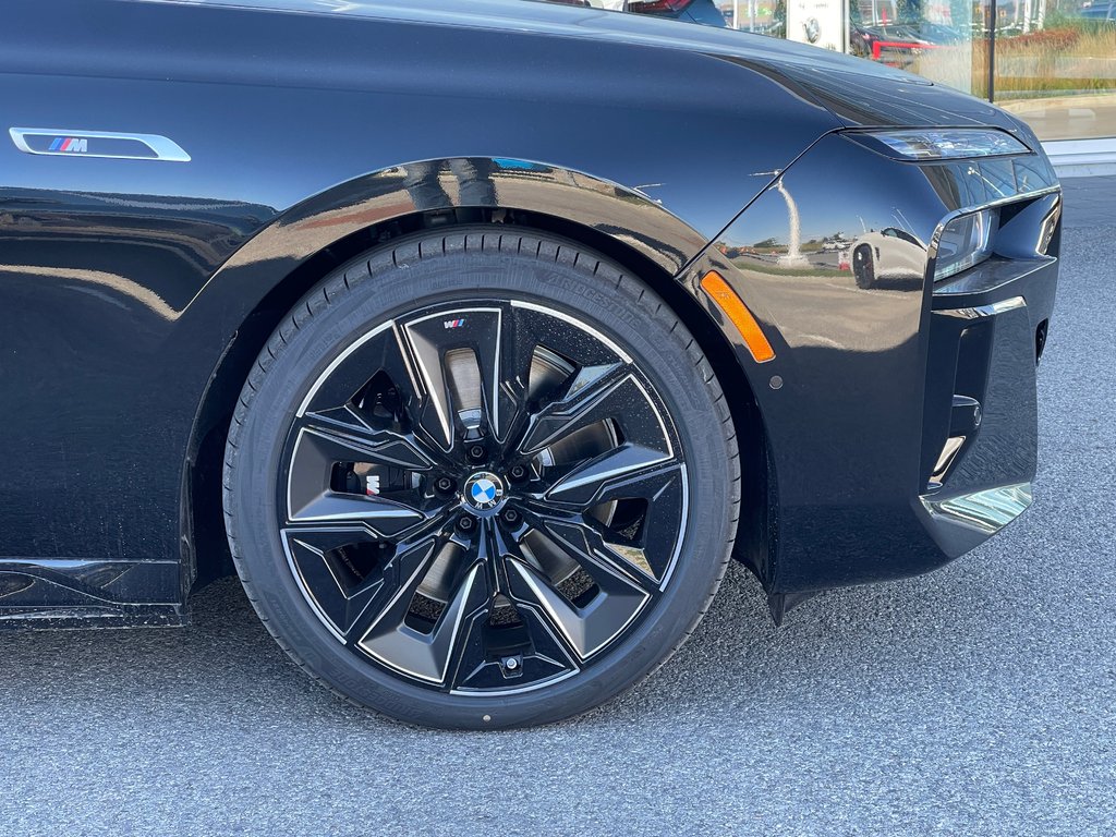 2026 BMW I7 M70 xDrive Sedan in Terrebonne, Quebec - 7 - w1024h768px