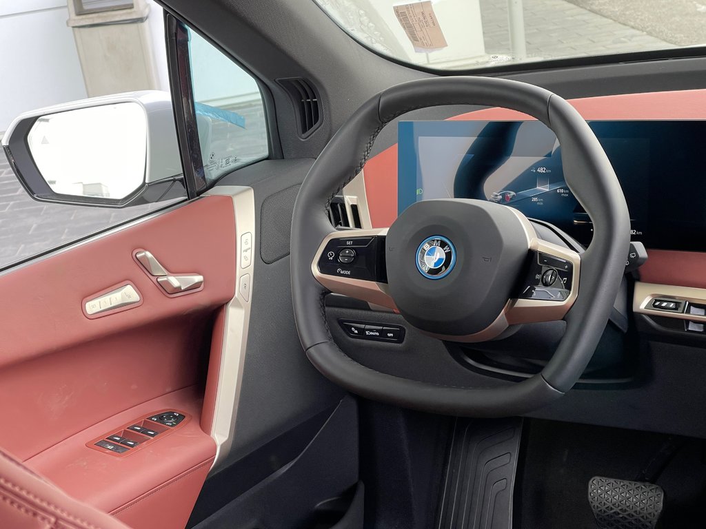 BMW IX XDrive50, Maintenance sans frais 3 ans/60000KM 2024 à Terrebonne, Québec - 14 - w1024h768px