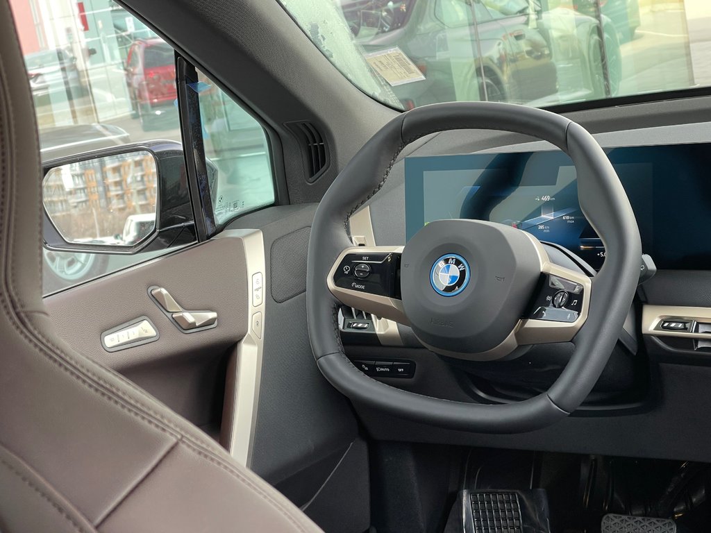 BMW IX XDrive50, Maintenance sans frais 3 ans/60000KM 2024 à Terrebonne, Québec - 15 - w1024h768px