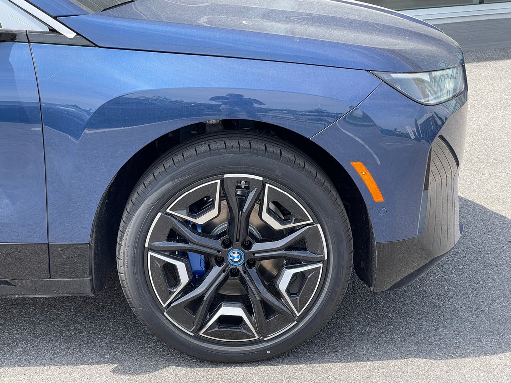 2025 BMW IX XDrive50, Assistant À La Conduite in Terrebonne, Quebec - 7 - w1024h768px