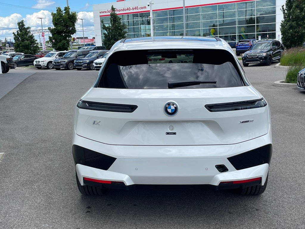 BMW IX XDrive50, Sport Package 2025 à Terrebonne, Québec - 5 - w1024h768px