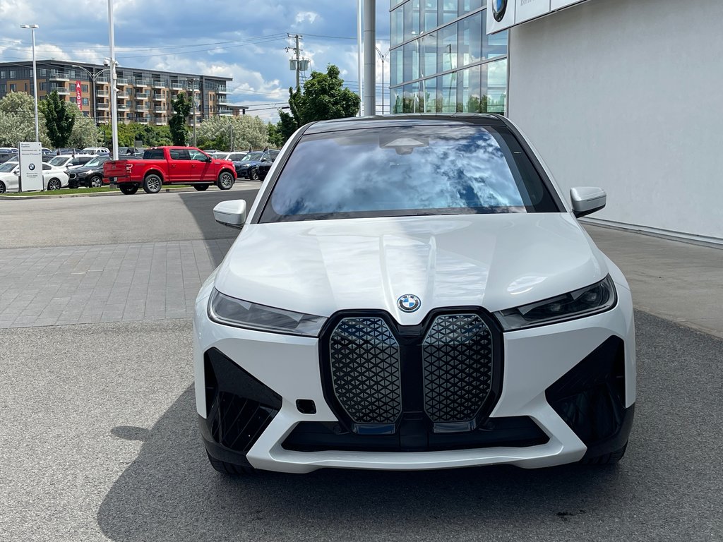 BMW IX XDrive50, Sport Package 2025 à Terrebonne, Québec - 2 - w1024h768px