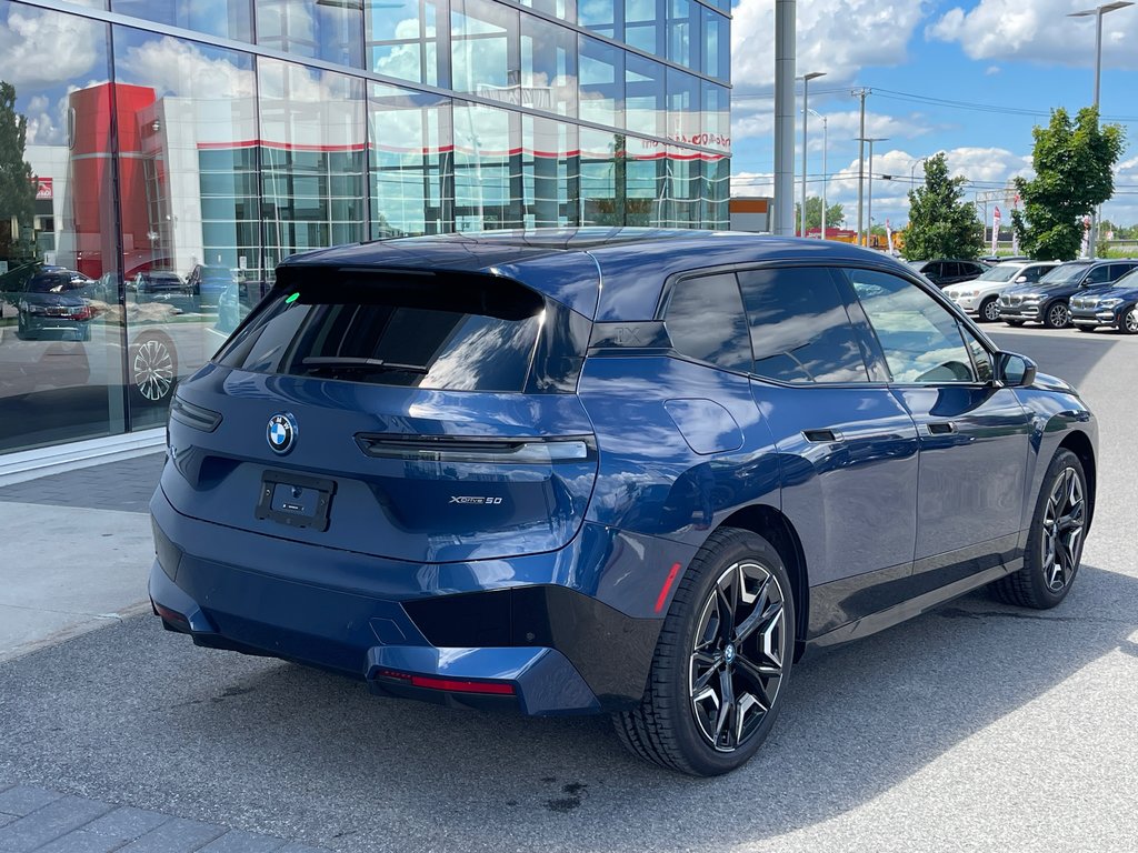 BMW IX XDrive50, Sport Package 2025 à Terrebonne, Québec - 4 - w1024h768px