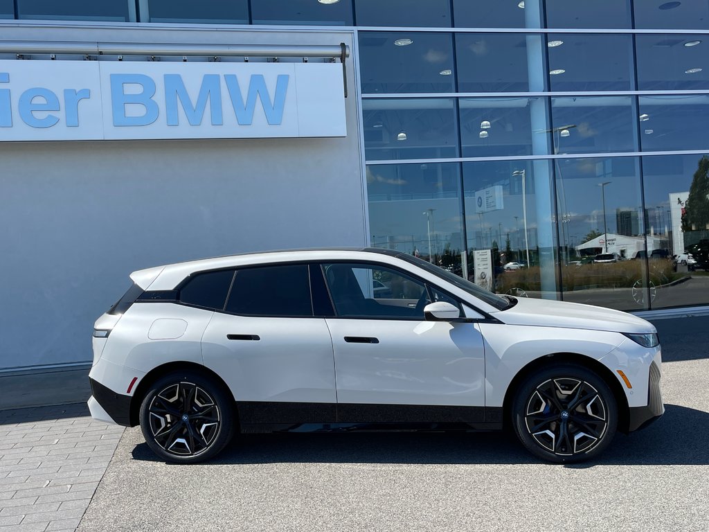 BMW IX XDrive50, Sport Package 2025 à Terrebonne, Québec - 3 - w1024h768px