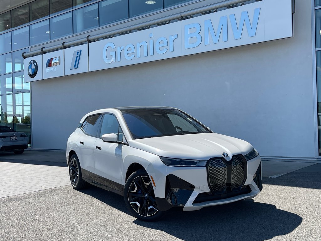 BMW IX XDrive50, Sport Package 2025 à Terrebonne, Québec - 1 - w1024h768px