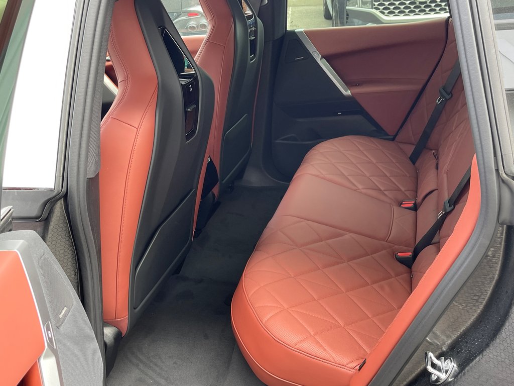 2026 BMW IX XDrive45 in Terrebonne, Quebec - 11 - w1024h768px