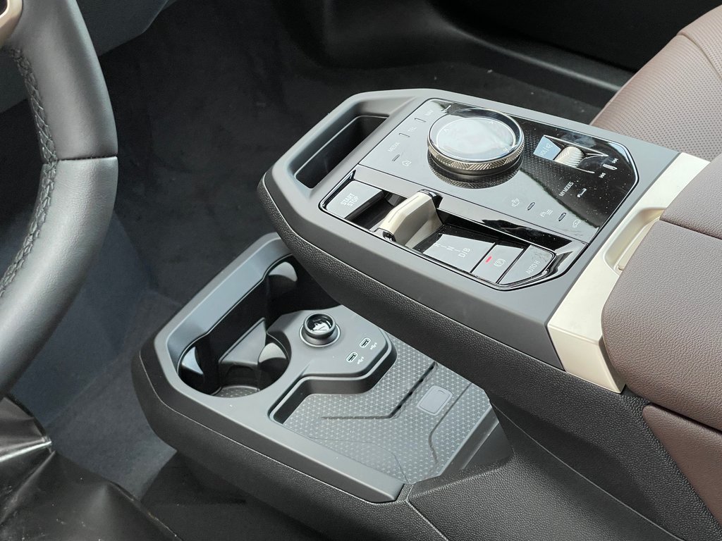 2026 BMW IX XDrive45 in Terrebonne, Quebec - 18 - w1024h768px