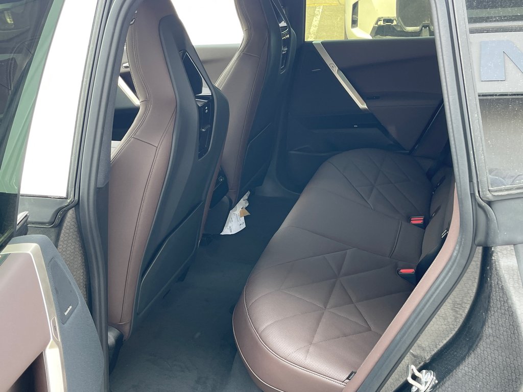 2026 BMW IX XDrive45 in Terrebonne, Quebec - 11 - w1024h768px