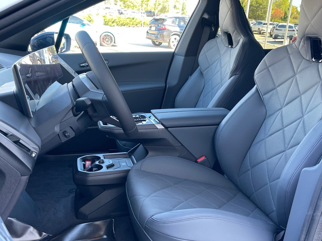 2026 BMW IX XDrive60 in Terrebonne, Quebec - 10 - w1024h768px