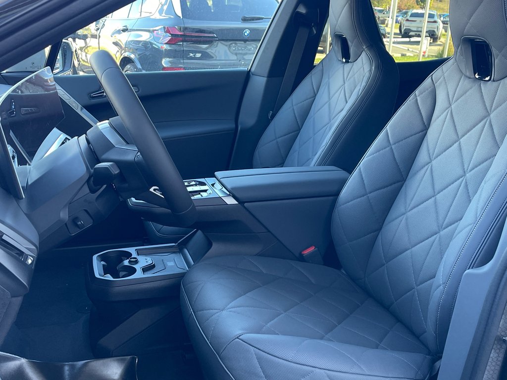 BMW IX XDrive60 2026 à Terrebonne, Québec - 10 - w1024h768px